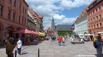Marktplatz - inzwischen ist vom samstglichen Wochenmarkt nichts mehr zu sehen (Quedlinburg, Landkreis Harz in Sachsen-Anhalt, Juni 2012)