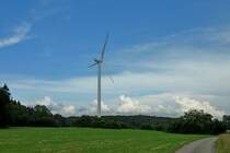 Frstenberg, Windkraftanlage auf dem 917m hohen Frstenberg, Juli 2012