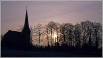 Bissendorf. Die Kirche in Achelriede im winterlichen Gegenlicht. Scan eines Dias aus den 1970er Jahren.