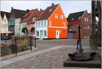 Husum als  graue Stadt am Meer  zu bezeichnen, trifft es heute nicht mehr, wie diese Gebudezeile am Zingel deutlich macht. 02.09.2012