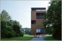 Bramsche. Das Musuem der Varusschlacht in Kalkriese im Osnabr�cker Land gew�hrt von seinem Turm einen guten �berblick �ber das Gel�nde und die Grabungsfelder. Scan eines Dias aus dem Jahr 2002. N�here Informationen: www.kalkriese-varusschlacht.de/deutsch.html