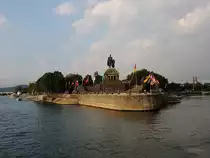 Im Deutschen-Eck bei KOBLENZ, wo die Mosel in den Rhein m�ndet; 120823