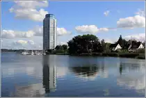 Der 90 m hohe Wikingturm in Schleswig ist eine Bau der 1970er Jahre. 03.09.2012