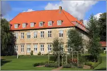 Die Urspr�nge des Bischofshofs in Schleswig gehen auf die Mitte des 15. Jahrhunderts zur�ck. Heute ist hier das Kirchenkreisamt untergebracht. 03.09.2012