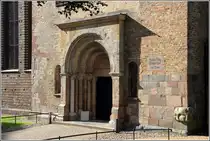 Schleswig. Das romanische Petri-Portal des Sankt-Petri-Doms zu Schleswig wurde um das Jahr 1180 gebaut.
