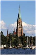 Der Hauptturm des Sankt-Petri-Doms zu Schleswig ist 112 m hoch. 03.09.2012