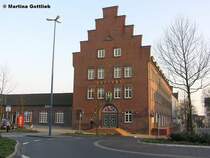 Das ehemalige Postamt an der Postallee ist inzwischen ein Brauhaus mit Gaststtte (Gladbeck, NRW, Mrz 2004)