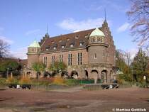 Das Hauptgebude des Hauses Wittringen (Gladbeck / NRW - Herbst 2004)