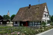Denzlingen, das Fachwerkhaus geh�rt zum Museum  Heimethues , Juli 2012