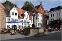 Der Nordermarkt ist der lteste Marktplatz Flensburgs. In seiner Mitte steht der 1758 errichtete Neptunbrunnen. 04.09.2012