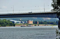 Konrad-Adenauer-Brcke und dahinter der  Bonner Bogen  mit  Kameha Grand Hotel , Brogebuden und Restaurant  Rohmhle  - 26.07.2012
