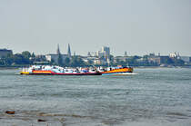 Skyline von Bonn mit Rhein und Schiffen - 26.07.2012