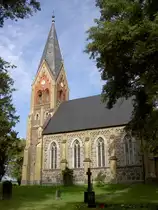 Brudersdorf, Dorfkirche, erbaut von 1863 bis 1866 als neugotischer Feldsteinbau
(16.09.2012)