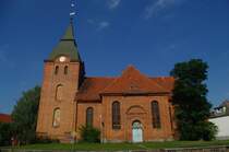 Stavenhagen, Stadtkirche, erbaut 1782, kreuzfrmiger Backsteinbau (16.09.2012)