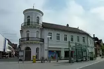 Lahr/Schwarzwald, markantes Eckgeb�ude mit Rundturm im klassizistischen Stil erbaut, Juni 2012