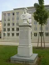 Neustrelitz, Denkmal f�r Gro�herzog Carl am Friedrich Wilhelm Buttel Platz (18.09.2012)