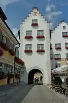 Tettnang, das Stadttor stadteinw�rts gesehen, Aug.2012