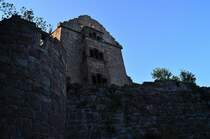Blick auf das Herrenhaus der Burgruine Minneburg oberhalb von Neckargerach und Gutenbach am Neckar. 22.September 2012