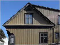 Viele der alten Geb�ude in Reykjavik sind mit lackiertem Wellblech verkleidet, sowohl an den Fassaden als auch auf dem Dach. 18.09.2012