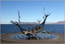 Die Skulptur Slfar (Sonnenfahrt) an der Saebraut in Reykjavik. 18.09.2012