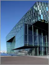 Seitenansicht des Harpa Konzerthauses und Konferenzzentrums in Reykjavik. 18.09.2012

