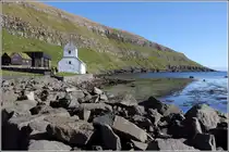 Die wei� get�nchte Olavskirche in Kirkjubour wurde um 1250 errichtet. Sie ist der �lteste erhaltene Kirchenbau der F�r�er. 21.09.2012
