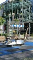 Aachen, Spieleschiff, Platz vor Mayersche Buchhandlung, Buchkremerstrae, 1979, Knstler: Bonifatius Stirnberg, erbaut aus unverrottbarem Edelstahl und Bronze; (18.09.2012)