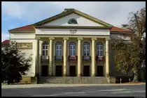 Das Nordh�user Theater wurde in den Jahren 1913-1917 errichtet. Im 2. Weltkrieg wurde es schwer besch�digt, konnte aber bereits 1949 wieder ge�ffnet werden. (16.10.2012)