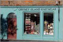 Kirkwall, Broad Street. Hier gibt's typische Strickwaren der Orkney Inseln. 23.09.2012