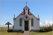 Die Italienische Kapelle auf der Orkney Insel Lamb Holm wurde im 2. Weltkrieg von italienischen Kriegsgefangenen aus einer Nissenh�tte erbaut. Hier ist die vorgesetzte Fassade zu sehen. 23.09.2012