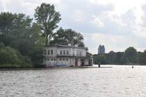 HAMBURG, 20.09.2012, am Langen Zug, dem Ende des Osterbekkanals