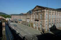 Zabern (Saverne), die Straenseite des klassizistischen Rohan-Schloes, erbaut 1790, beherbergt das Stadtmuseum, Okt.2012