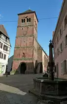Zabern (Saverne), die ehemalige Stiftskirche mit dem romanischen Turm, heute Pfarrkirche  Mari� Geburt  , Okt.2012