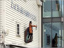 Bergen. Das Wirtshausschild vom Restaurant Zachariasbryggen am Fischmarkt. 26.09.2012