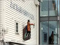 Bergen. Das Wirtshausschild vom Restaurant Zachariasbryggen am Fischmarkt. 26.09.2012