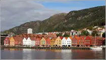 Bergen. Bryggen wird das Viertel mit den Kontoren der deutschen Hanse-Kaufleute genannt. 1702 abgebrannt wurde es im alten Stil wieder aufgebaut. Seit 1979 geh�rt Bryggen zum Weltkulturerbe der UNESCO. 26.09.2012