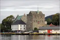 Bergen. Die Festung Bergenhus mit dem Rosenkrantzturm und der Haakonshalle (gr�nes Dach). 26.09.2012