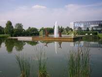 Der Businesspark Niederrhein ist nicht nur ein Gewerbegebiet, sondern auch ein Park mit sehr viel Gr�n, modernen Geb�uden und Kunstobjekten.