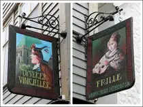 Bergen. Ein von den beiden Seiten unterschiedlich bemaltes Wirtshausschild in der Hollendergaten. 28.09.2012
