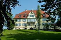 Schlo Neutrauchburg, die Gartenseite, seit 2008 ein 4-Sterne-Hotel, Aug.2012