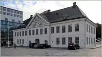 Bergen. Wie am alten Rathaus prangt auch am Giebel des Zollhauses in Nordnes das Wappen von K�nig Christian VII. 26.09.2012