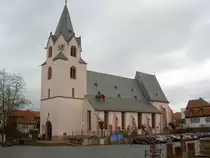 Gro�-Umstadt, Ev. Stadtkirche, erbaut von 1465 bis 1494, Turm erbaut Mitte des 
13. Jahrhunderts (17.02.2012)