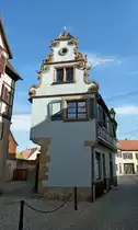 Molsheim, extra schmales Haus mit sch�nem Renaissanc-Giebel, Okt.2012