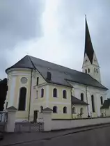 barocke St. Martin Kirche von Au bei Bad Feilnbach, erbaut 1719 durch Abraham 
Millauer, Kreis Rosenheim (06.04.2012)