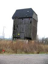 Nicht nur schne Ecken hat Wurzen zu bieten, wie diese ehemalige Windmhle an der Nehmter Strae in Roitzsch zeigt, 02.2007
