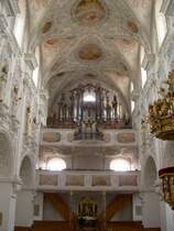 Kirchhaslach, Maria Himmelfahrt Kirche, Stuck von Matthias Stiller, Kanzel von 
Balthasar Eberle, Figuren von Johann Ludwig Ertinger, Orgel von Augustin Simnacher 
(17.08.2011)