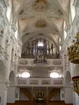 Kirchhaslach, Maria Himmelfahrt Kirche, Stuck von Matthias Stiller, Kanzel von 
Balthasar Eberle, Figuren von Johann Ludwig Ertinger, Orgel von Augustin Simnacher 
(17.08.2011)