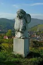 Andlau, der M�nch in den Weinbergen, Andlau geht zur�ck auf eine fr�he Klostergr�ndung, Okt.2012 