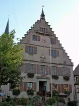 Dambach, das Rathaus der 2000 Einwohner z�hlenden Stadt aus dem 16.Jahrhundert, die Stadtrechte stammen aus dem 11.Jahrhundert, Okt.2012