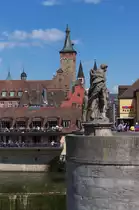 W�rzburg - Alte Mainm�hle und Rathaus gesehen von der Alten Mainbr�cke - 29.07.2012